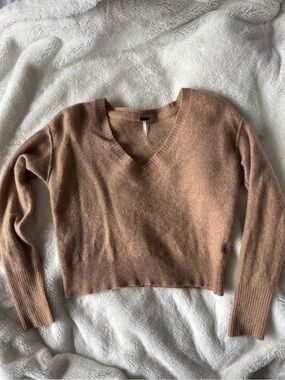 Free People V-Neck Cropped Cashmere Sweater in Camel Brown